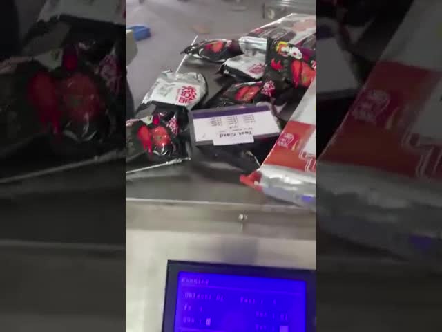 食糧があるように機械Checkweigherを確認するデジタル コンベヤーの重量