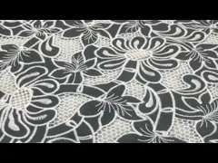 Le modèle floral de laser a brodé le tissu de dentelle dans deux le ton blanc noir 114cm