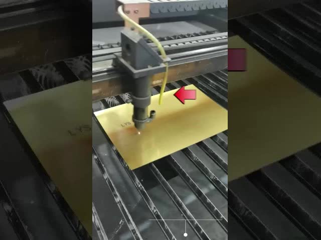 Laser branco azul dourado vermelho do ABS que grava a cor dobro da folha plástica