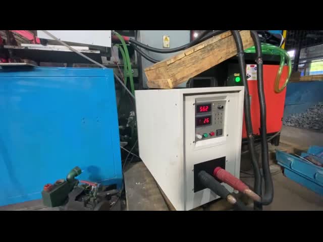 Forno de forja por indução a altas temperaturas com sistema de controlo computadorizado