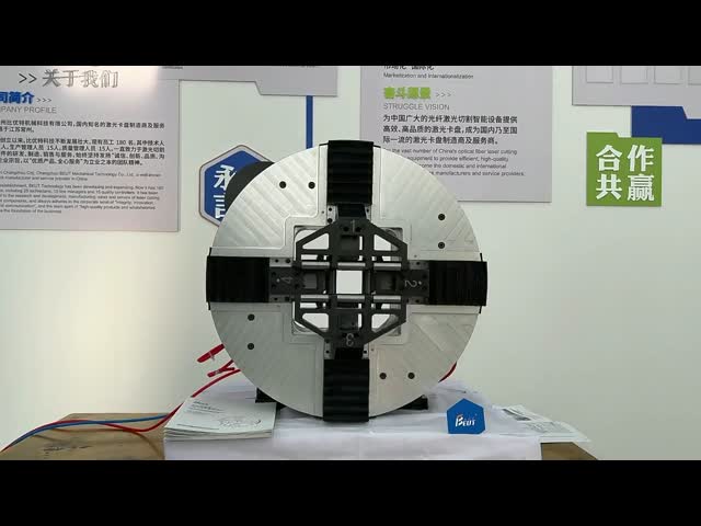 レーザーパイプ切断機械のための四角孔回転チャック4マウスチャック
