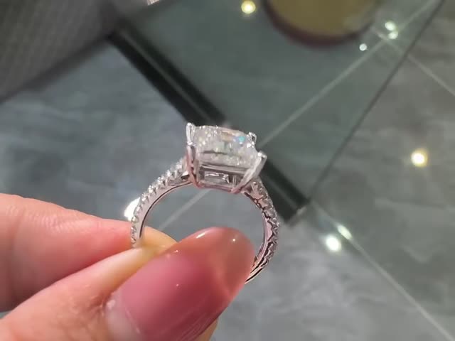 Лабораторная бриллиантовая ювелирная промышленность Принцесса Лабораторная выращенная бриллиантовая ювелирная промышленность Бриллиантовые кольца видео