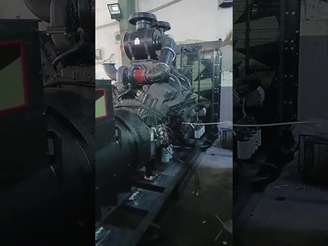 KTA38-G2A 728kw 910kva 900 Kva カミングスの静かな発電機