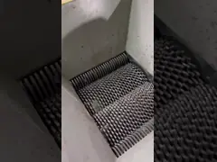 Промышленная полностью автоматическая гидравлическая пищевая деревянная дробилка video