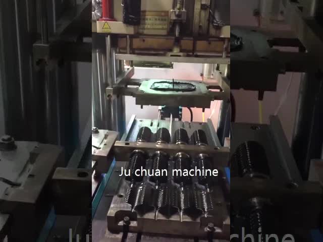 高品質400トンのゴムインジェクション鋳造機 中国工場からゴムダッパーを作る