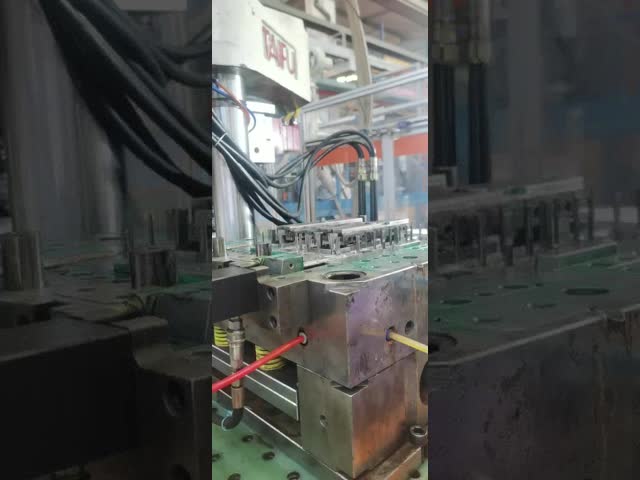 Máquina de moldagem por injecção de mesa rotativa vertical de 200 toneladas utilizada para martelo de segurança