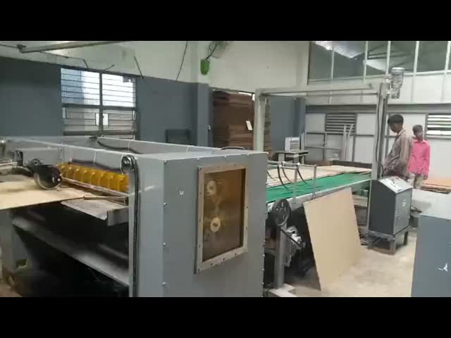 180M/min 包装産業 波紋紙生産ライン 箱を作る機械