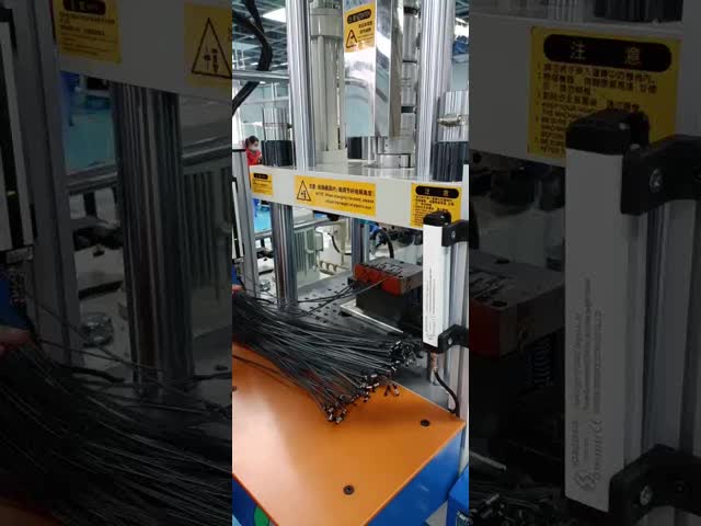 25トンのミニ垂直プラスチック鋳造機 小型スクリュードライバー用