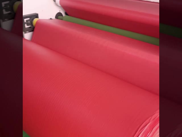 Красная красочная лента для покраски видео