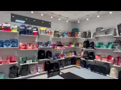 Différents échantillons de sacs à dos affichés