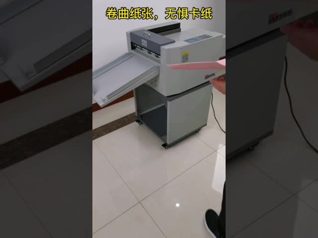デジタル電気紙のクレージングマシン 自動紙のクレージングと穴を開けるマシン