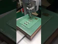 Компактный настольный ПКБ-маршрутизатор с спиндовым мотором 40000 оборотов в минуту и разрешением 0,01 мм video