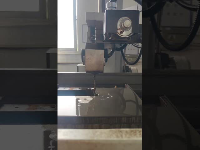 Устройства для ретроугольной алюминиевой волновой селективной сварки видео