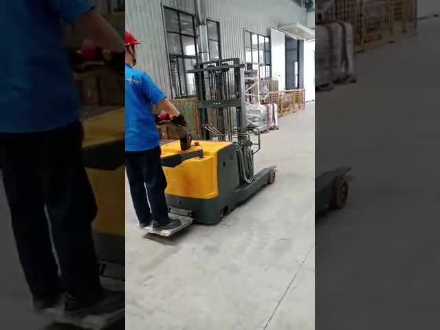 3t 3000kg 4.5m 4500mm 重荷 完全電動スタッカーで立っています CE証明書