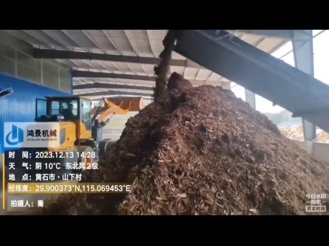 Wood chipper machine