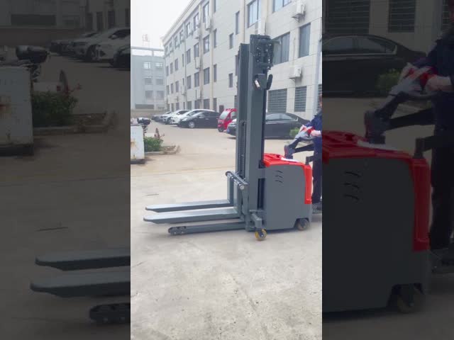 定数負荷 2000kg リフティング高度 3000mm 全電動 ストラッドルーム型フォークリフト