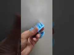 Силиконовая массажная щетка для глубокой чистки и здоровья волос video