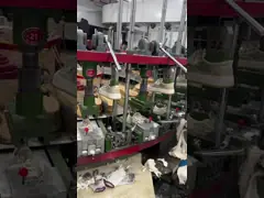 Nella produzione di calzature per uso informale e sportive, le attrezzature di produzione intelligenti vengono utilizzate per produrre calzature