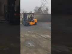 Versatile Diesel Forklift With 3 Stage Mast And ISUZU Engine 3000kg Loading Capacity 4.5m Lifting Height