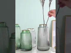 Зелёная флейтированная ваза с золотой металлической стеклянной вазой Домашний офис Декоративный цветочный держатель video