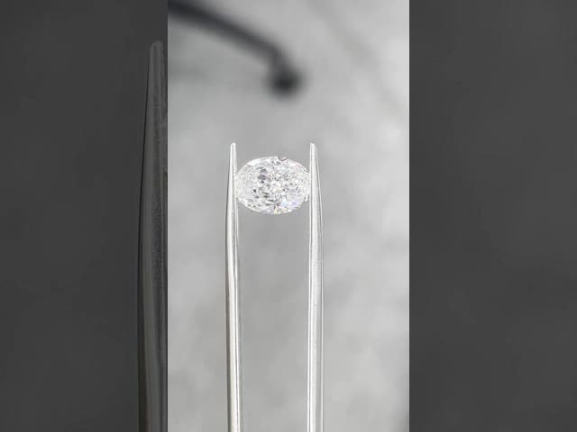 オーバルラボ栽培ダイヤモンド 3CTCVD 弓ネクタイなし 処理なし ダイヤモンド