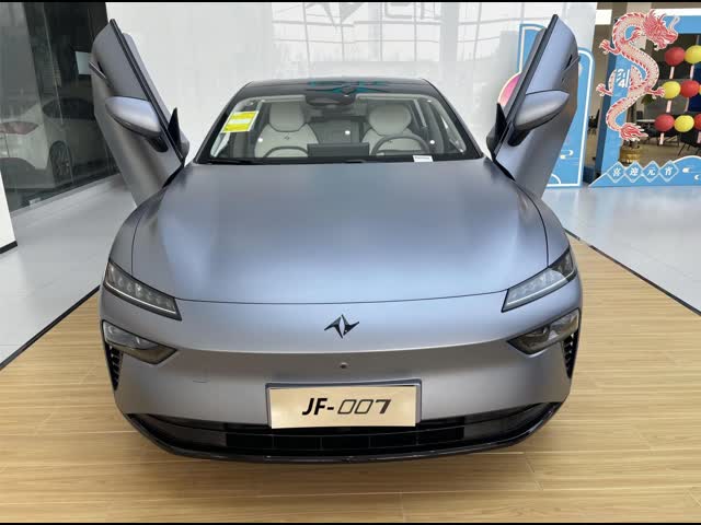 007 DongFeng Pure Electric Racing Car Wheelbase 2915MM  range 530KM
