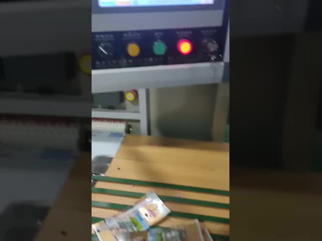 Композитная пластмассовая пленка Четырехсторонняя уплотнительная сумка изготавливающая машина 380V/50HZ видео