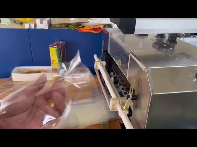 Среднезапечатанный пакет BOPP / пластиковый мешок для изготовления машины 380V видео