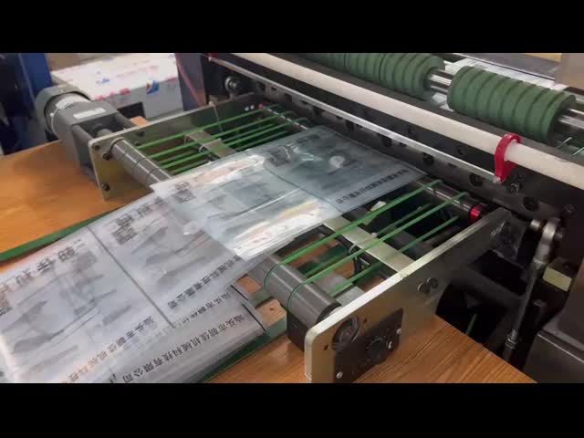 Мультифункциональная машина для 3 боковых уплотнителей / 4 боковых уплотнителей / центральных уплотнителей / подъемного мешка видео