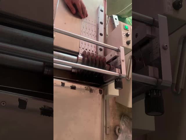 Depanelisador de PCB de alta velocidade e resistente com 9 pares de lâminas para uma produção suave