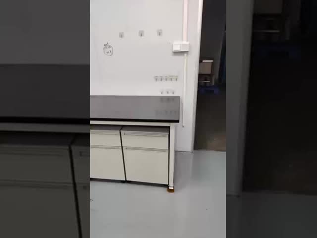 組み合わさったモジュラーラボ家具 あなたのラボのニーズに合わせた