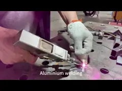 1400 мм лазерная сварочная машина с рукой робота с максимальной мощностью 500 Вт и точностью позиционирования красного света video