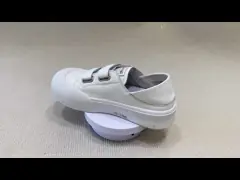 Frauen, weiße Bequemlichkeitsschuhe, Kopfbedeckung und echtes Leder