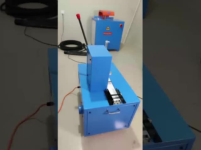 Прочная электрическая режущая машина для резки резиновых шлангов Ориентировочное время доставки 3-5 рабочих дней видео