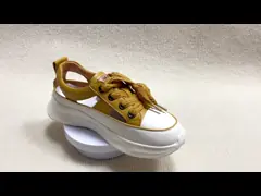 Flachgelbe Ledersandalen für Frauen mit runde Spitzen für den Sommer