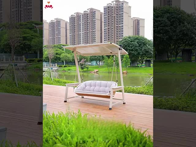Cadeira balançante de jardim de estrutura metálica e aço