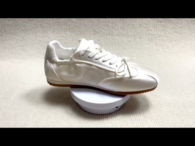 Женщины неформальные шелковые туфли с хлопком делают белый цвет и низкий разрез видео