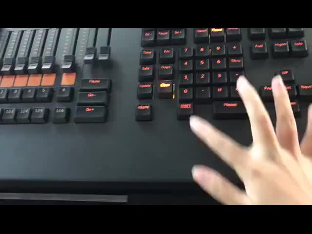 Консоль Dark Horse MA2 Контроллер освещения DMX512 Приглушитель Сцена Исполнительное освещение Консоль освещения шоу-бара
