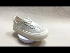 Weisses, klassisches und komfortables Sneaker für Frauen mit Seidenspitzen für den täglichen Gebrauch