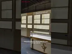 Een grote luxe mode juwelenwinkel