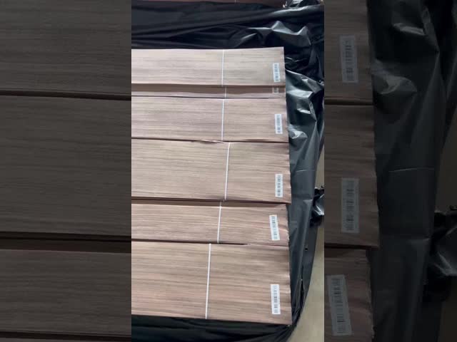 Natural American Walnut Quarter Cut  Veneer Sheet With 0.2mm Thickness For Plywood
