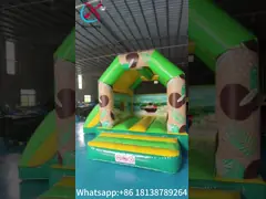 Коммерческий надувный дом с кокосовым деревом на пляже надувный дом с прыжками на горках. video