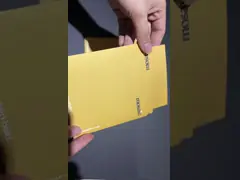 Envelopes de papel kraft blanco con logotipo personalizado para el envío seguro