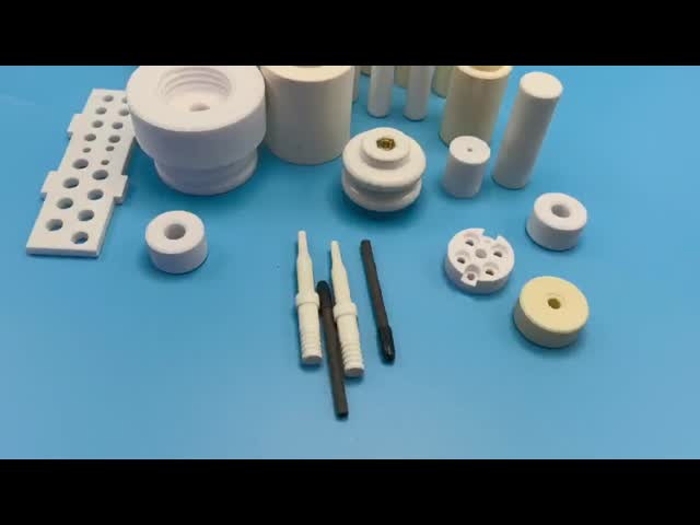 A empresa especializa-se na produção de acessórios cerâmicos industriais de alumina, personalizados de acordo com o tamanho, com um