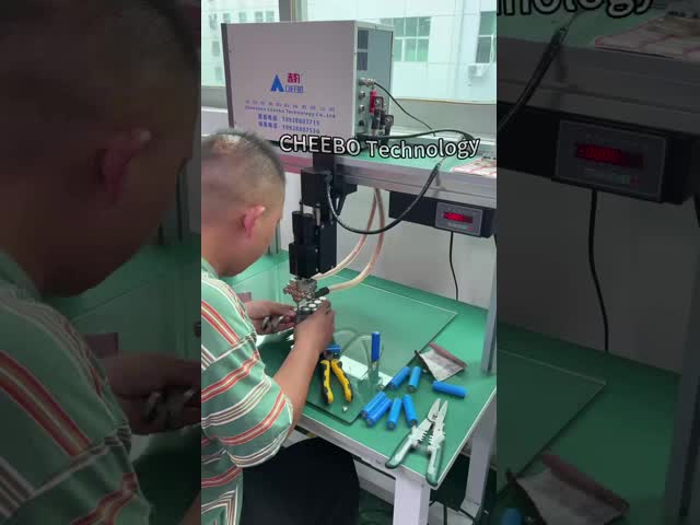 純電気半自動リチウム電池 ゲントリー 多機能精密点溶接機
