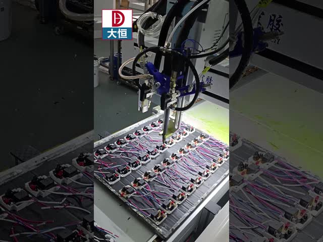 Упрощенная упаковка корпуса с помощью машины для наполнения жидкостью и системы дозирования отвердителя видео