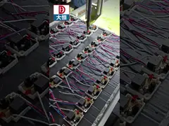 Упрощенная упаковка корпуса с помощью машины для наполнения жидкостью и системы дозирования отвердителя video