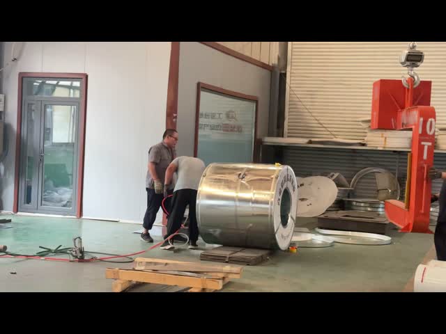 Долговечная устойчивая к погодным условиям алюминиевая катушка с блеском RAL SMP краска для оптимального качества цвета видео