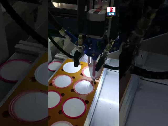 Точность измерения ± 2% Система автоматического распределения для двухкомпонентной смолы клеевой машины видео