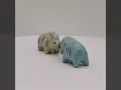 أزرق 3D الحيوانات على شكل الفخار الحجري الملح والفلفل المزج مع العلامة التوضيحية على الزجاج